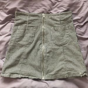 🌺2/$18 Striped skirt, exposed zipper & pockets